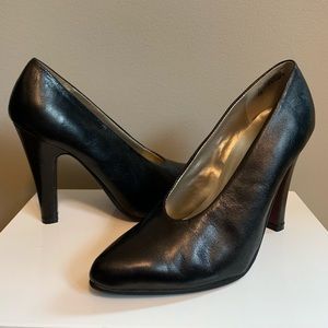 Amazing Black leather pumps